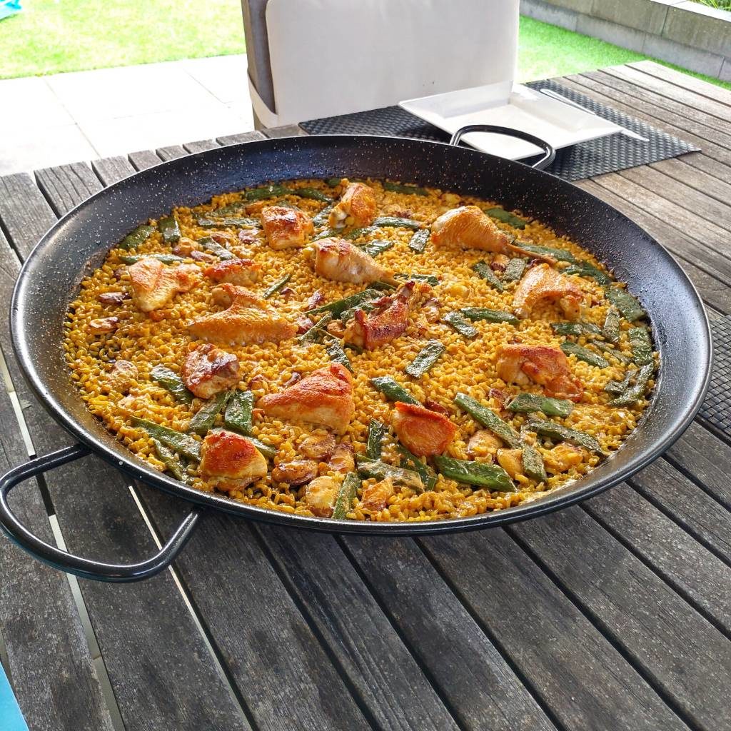 Paella Pan Emaille met paella met kip